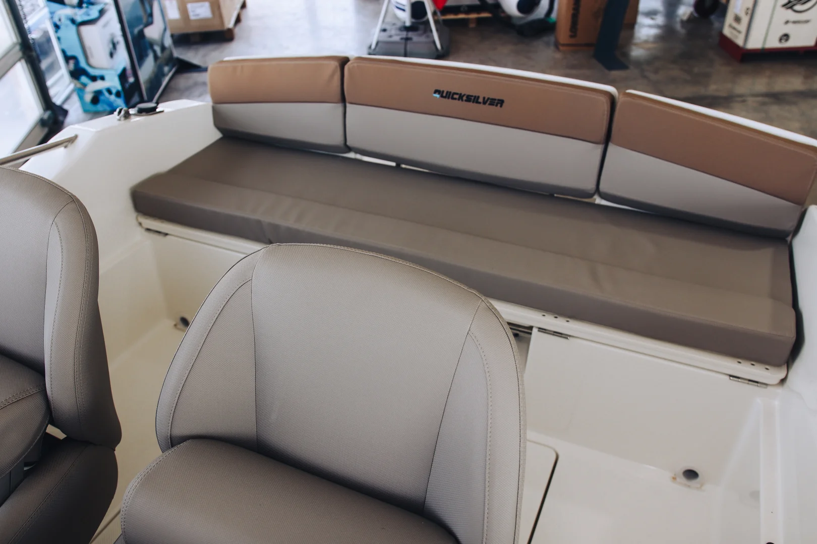 Лодка Quicksilver 555 Cabin - снимка 4